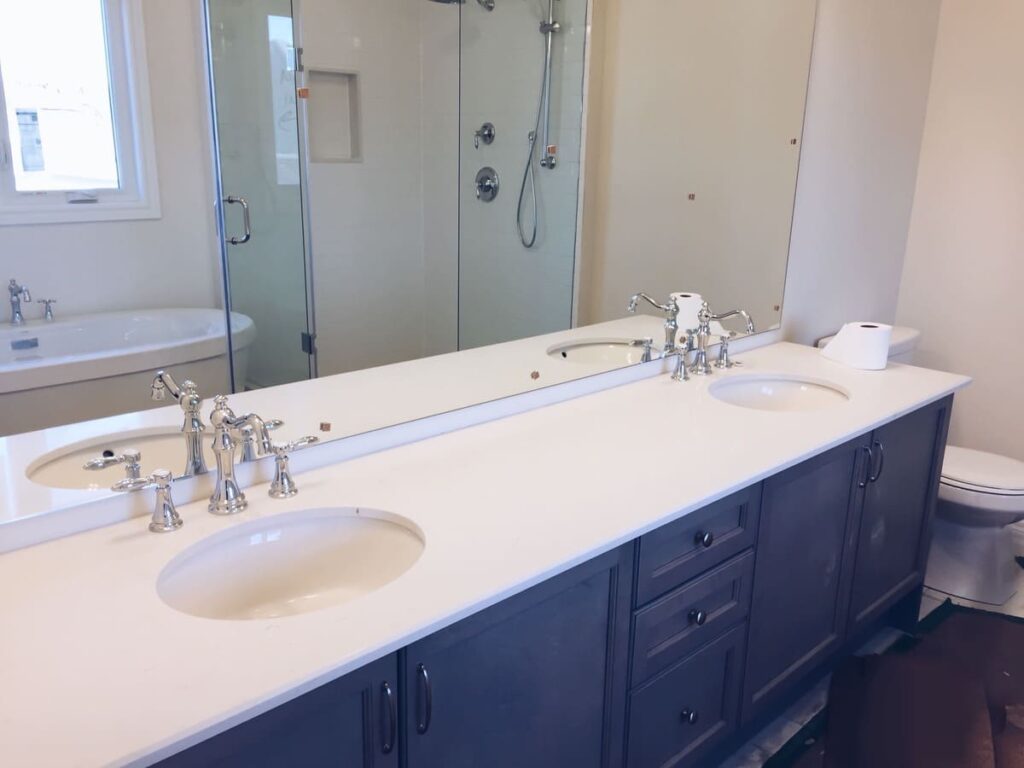Blue Bathroom Vanity: An Elegant Option!